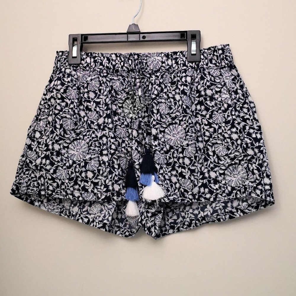 Like New Vineyard Vines Blue and White Floral Shorts with Tie Tassel Waist Sz S